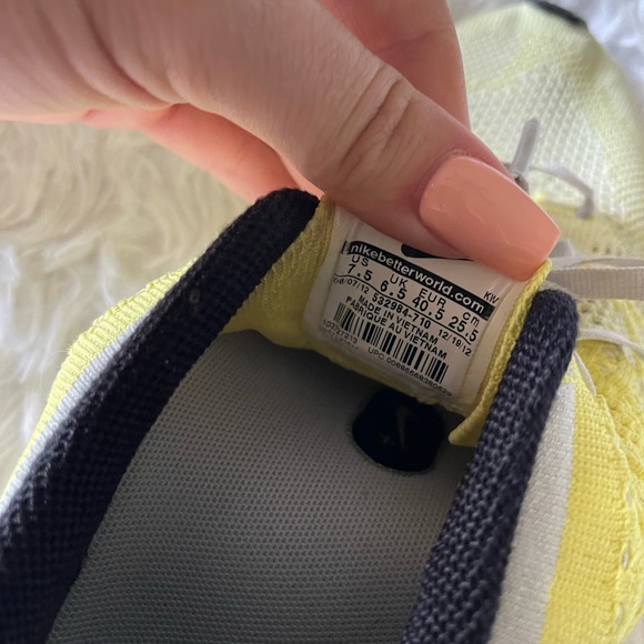 Yellow Nike Flyknit - Picture 7 of 7